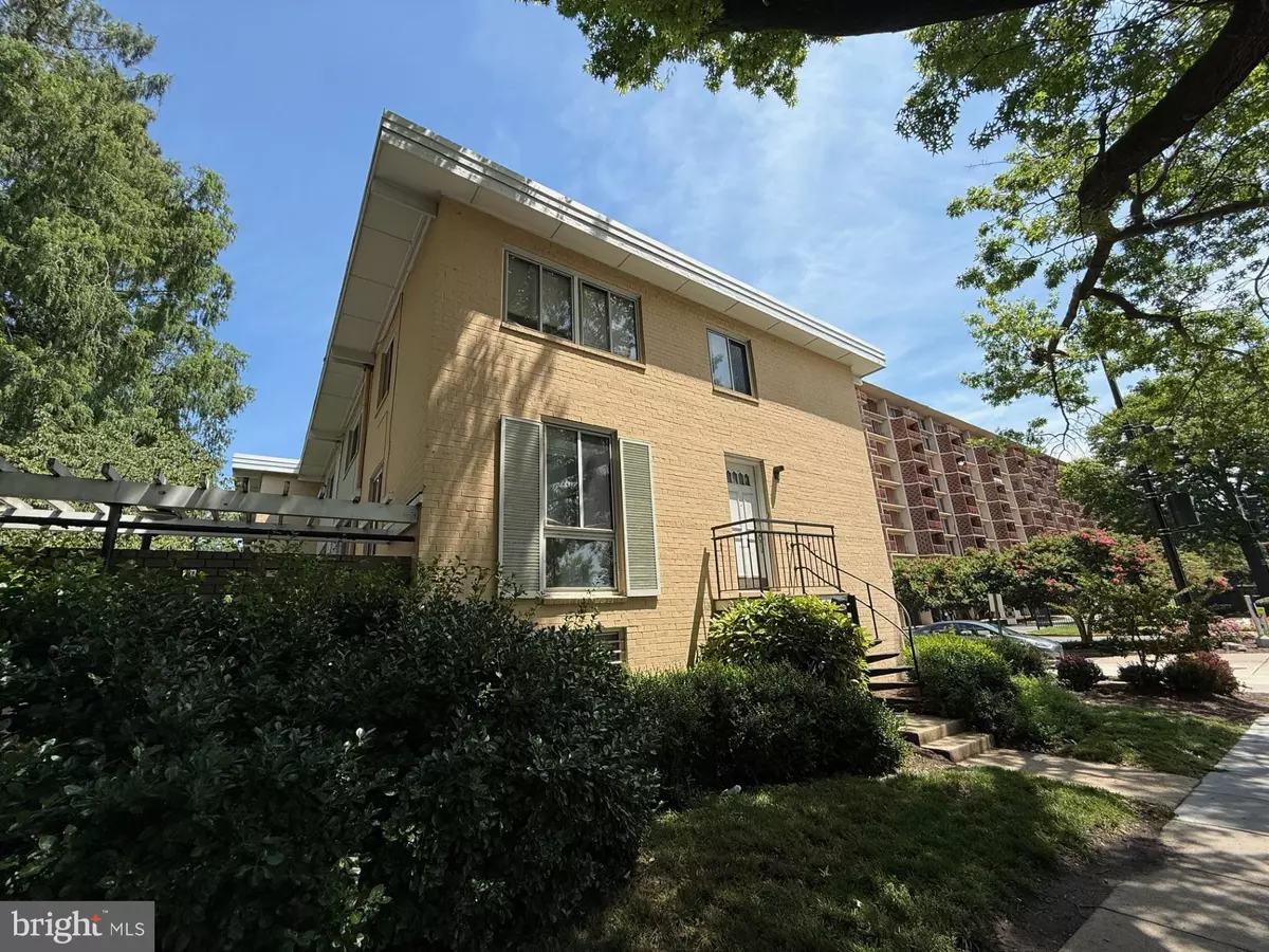 Washington, DC 20024,301 I ST SW #108