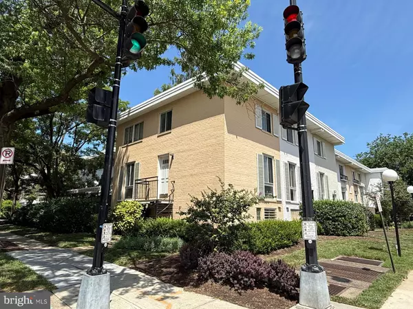 Washington, DC 20024,301 I ST SW #108