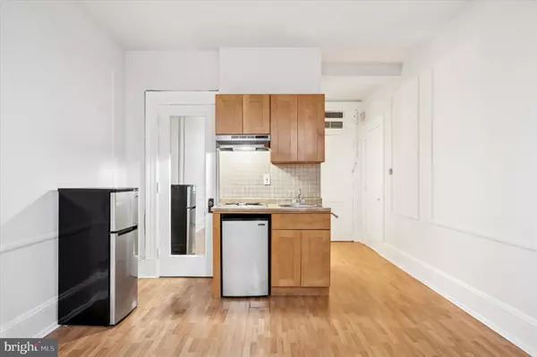 Philadelphia, PA 19107,1324 LOCUST ST #1121