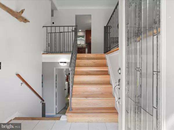 Burke, VA 22015,6206 ERMAN CT