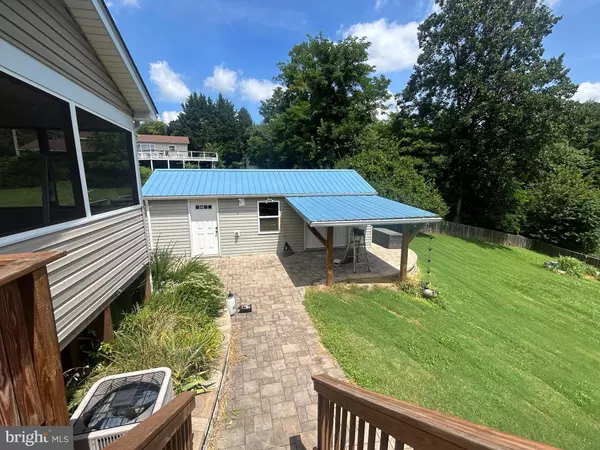 Linden, VA 22642,211 APPLE ORCHARD DR