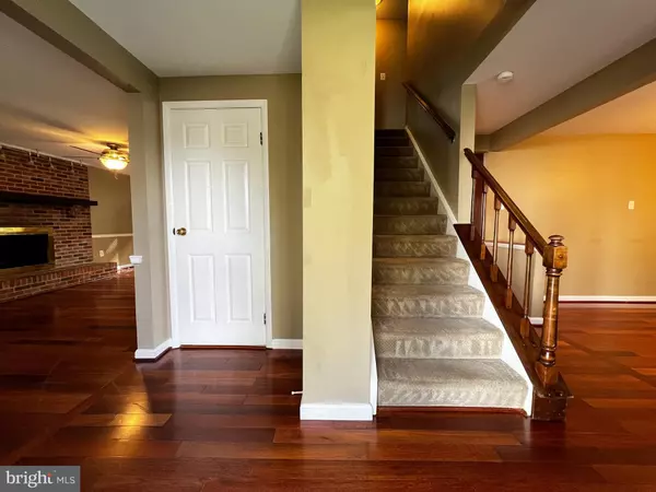 Burke, VA 22015,9001 FOX LAIR DR