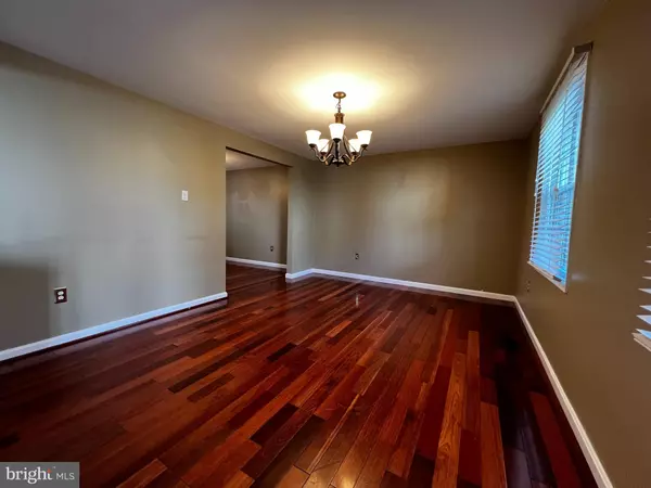 Burke, VA 22015,9001 FOX LAIR DR