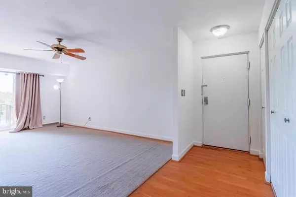 Annandale, VA 22003,4414 ISLAND PL E #302