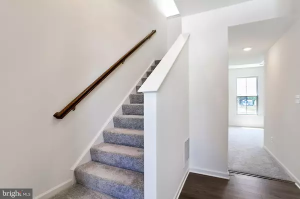 Falling Waters, WV 25419,230 CLIFTON MNR
