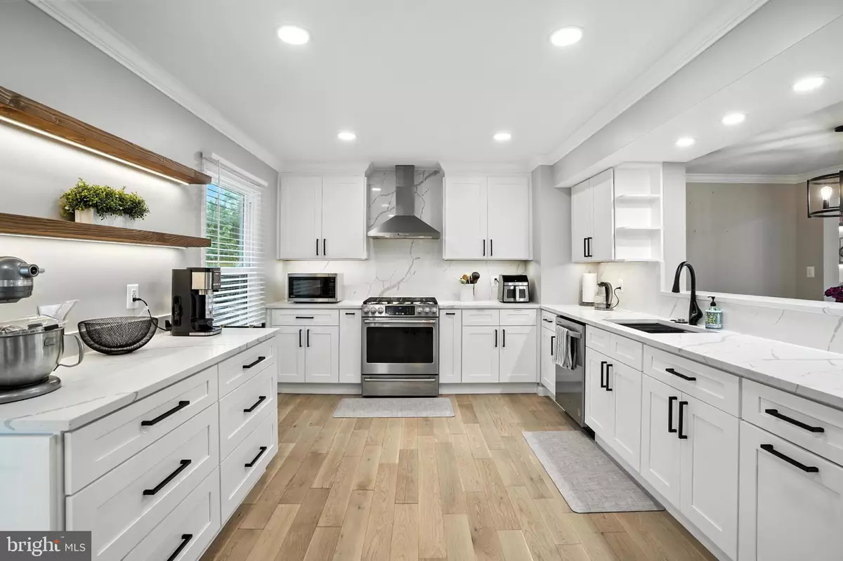 Alexandria, VA 22315,6586 MORNING MEADOW DR