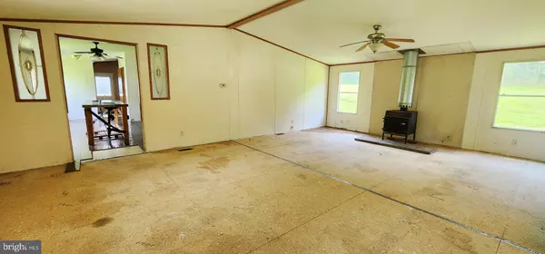 Hedgesville, WV 25427,194 FLYING DOVE LN E