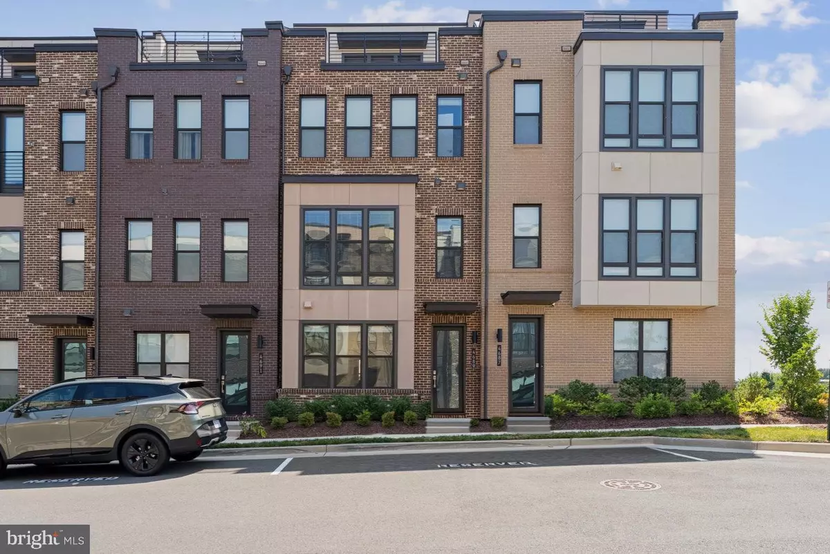 Chantilly, VA 20151,4689 CHARGER PL