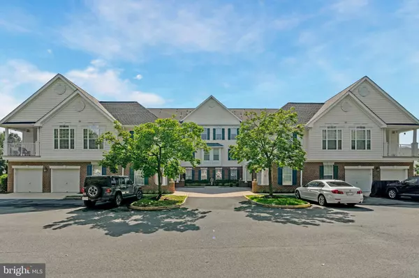 Chantilly, VA 20152,25230 POND VIEW SQ #301