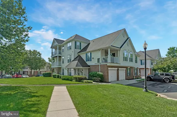 Chantilly, VA 20152,25230 POND VIEW SQ #301