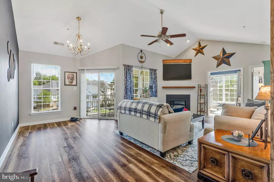 25230 POND VIEW SQ #301, Chantilly, VA 20152