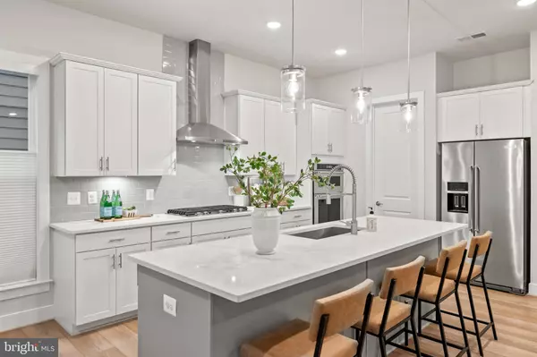 4635 WOOD GLEN RD, Fairfax, VA 22032