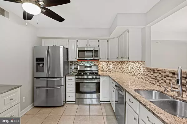 Fairfax, VA 22033,12217 FAIRFIELD HOUSE DR #112A