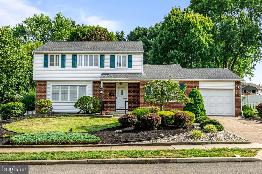 86 GREENWOOD DR, Blackwood, NJ 08012