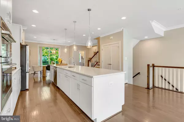 Chantilly, VA 20151,4912 TRAIL VISTA LN