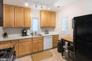 Arlington, VA 22207,2252 N GLEBE RD #2