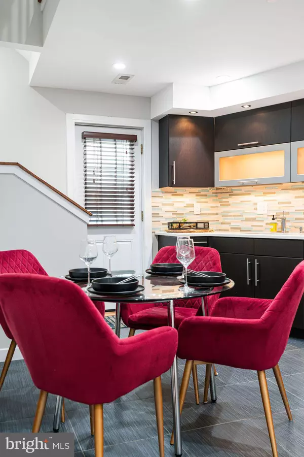 Philadelphia, PA 19123,444 POPLAR ST