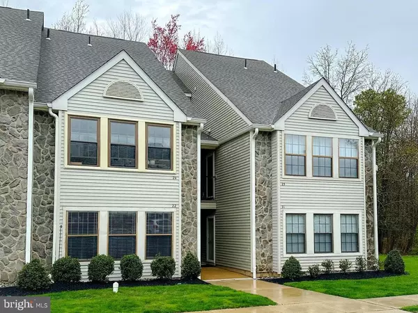 22 BRIDGEWATER DR, Marlton, NJ 08053