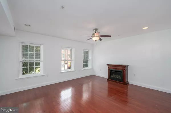 Baltimore, MD 21231,838 S BOND ST #2