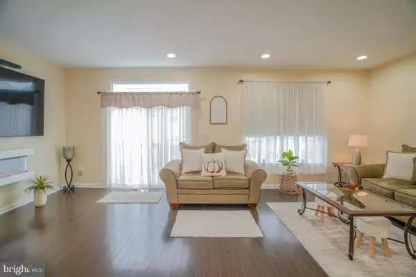 Langhorne, PA 19047,28130 HICKORY LN