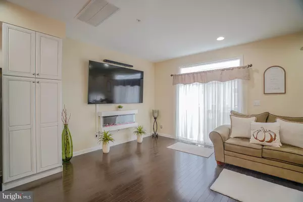 Langhorne, PA 19047,28130 HICKORY LN