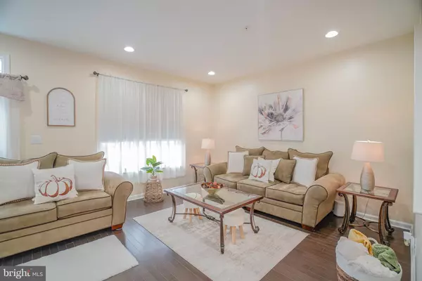 Langhorne, PA 19047,28130 HICKORY LN