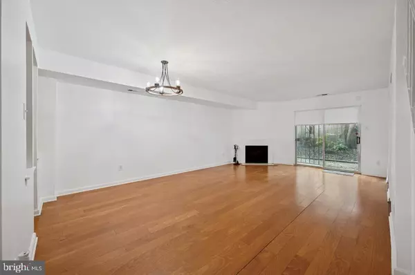 Philadelphia, PA 19144,449 W SCHOOL HOUSE LN