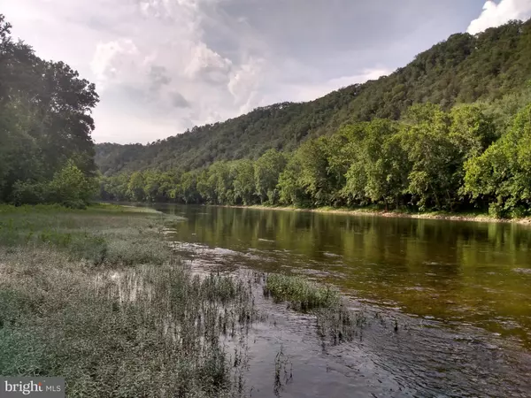 Great Cacapon, WV 25422,4567 ORLEANS RD