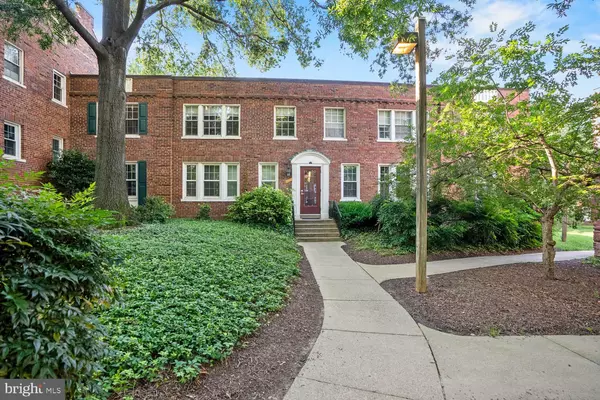 Arlington, VA 22201,1719 N TROY ST #400