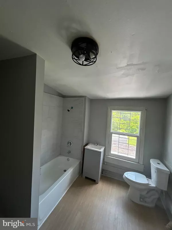 Baltimore, MD 21217,811 N MOUNT ST