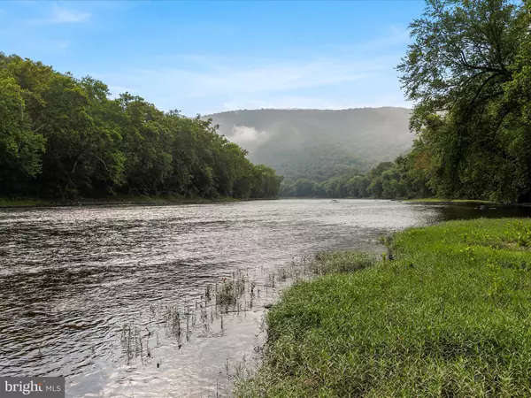 Great Cacapon, WV 25422,4567 ORLEANS RD