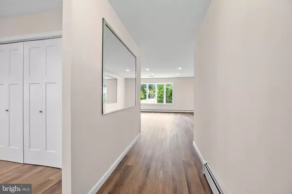 Warminster, PA 18974,735 SAINT DAVIDS AVE