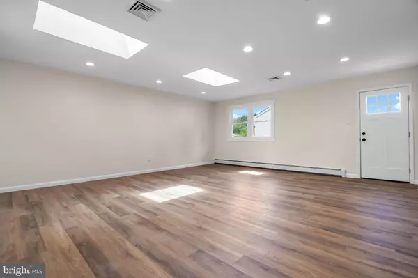 Warminster, PA 18974,735 SAINT DAVIDS AVE