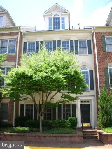 1652 COLONIAL HILLS DR, Mclean, VA 22102