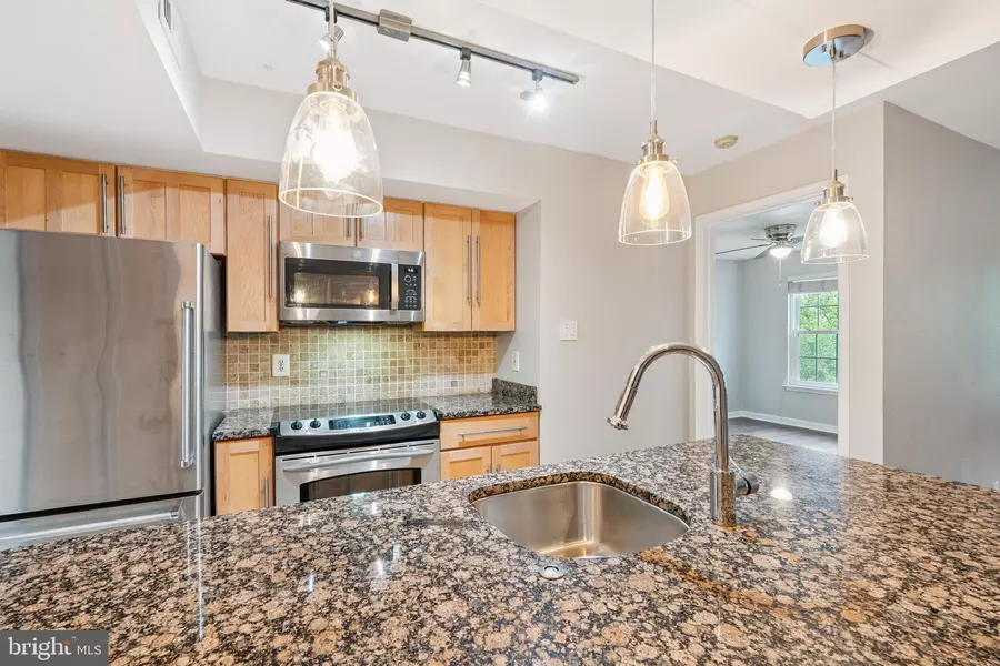 3315 WYNDHAM CIR #2221, Alexandria, VA 22302