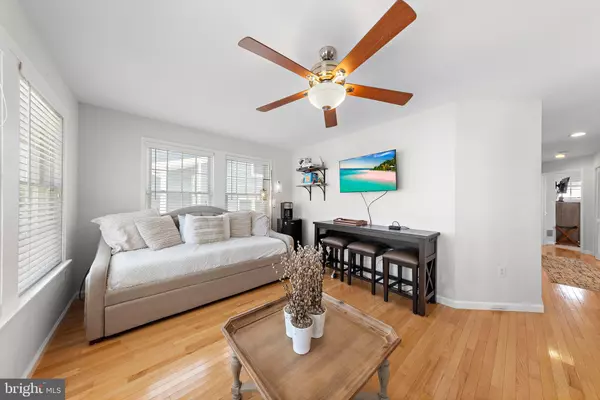 Surf City, NJ 08008,108 S 1ST ST