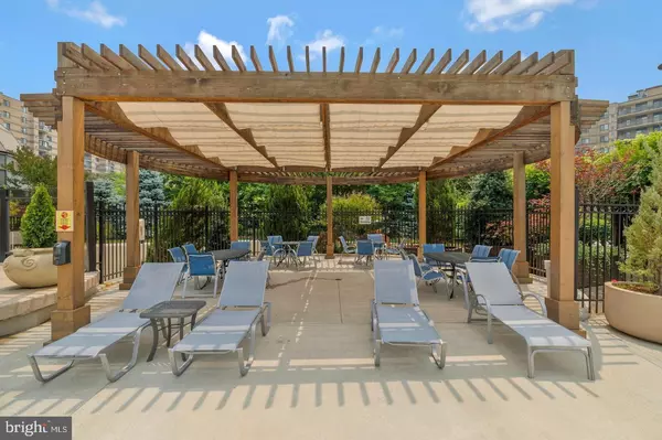 Mclean, VA 22102,8360 GREENSBORO DR #817