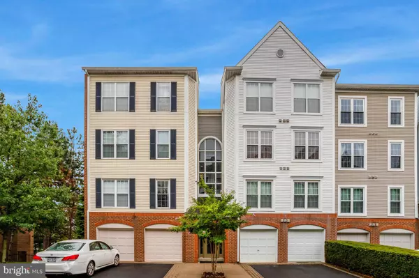 245 S PICKETT ST #102, Alexandria, VA 22304