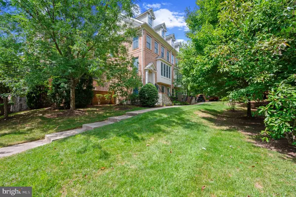 Fairfax, VA 22030,10605 YORKTOWN DR