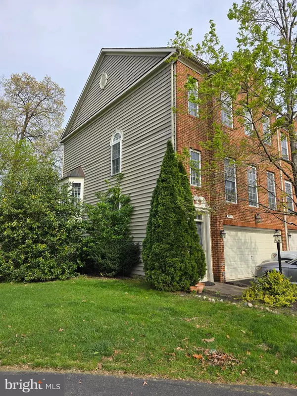 8030 SAMUEL WALLIS ST, Lorton, VA 22079