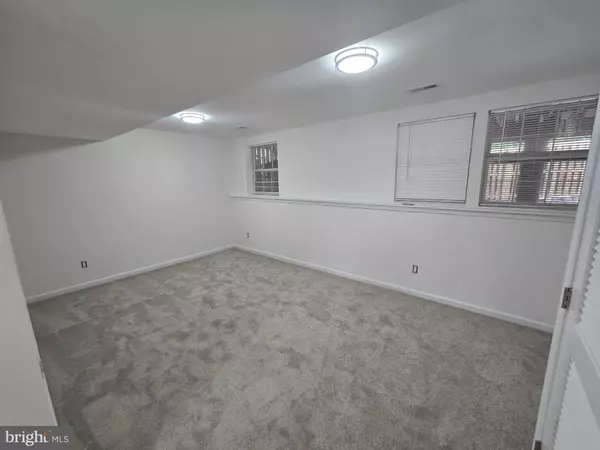 Centreville, VA 20121,14134 DARKWOOD CIR