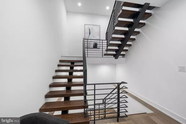 Philadelphia, PA 19147,618 S CLARION ST