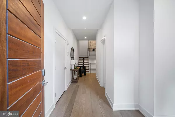 Philadelphia, PA 19147,618 S CLARION ST