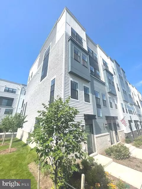 Chantilly, VA 20151,14431 GLEN MANOR DR