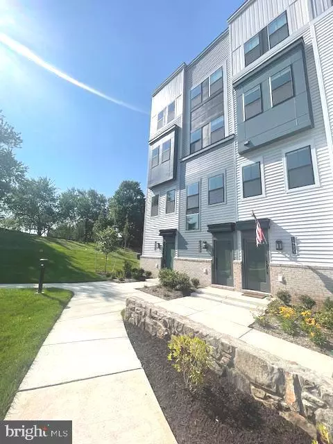 Chantilly, VA 20151,14431 GLEN MANOR DR