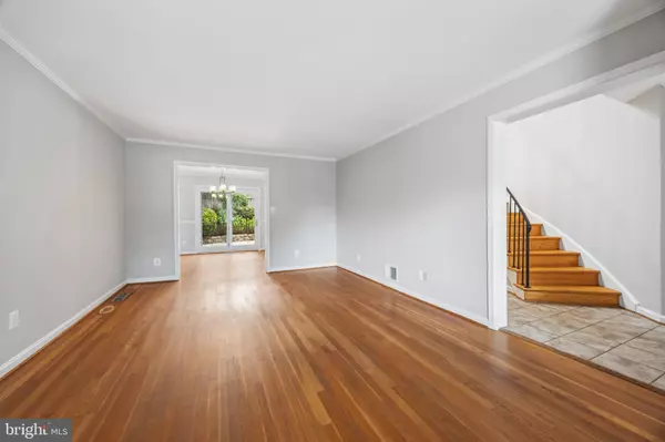 Alexandria, VA 22311,5681 RAYBURN AVE