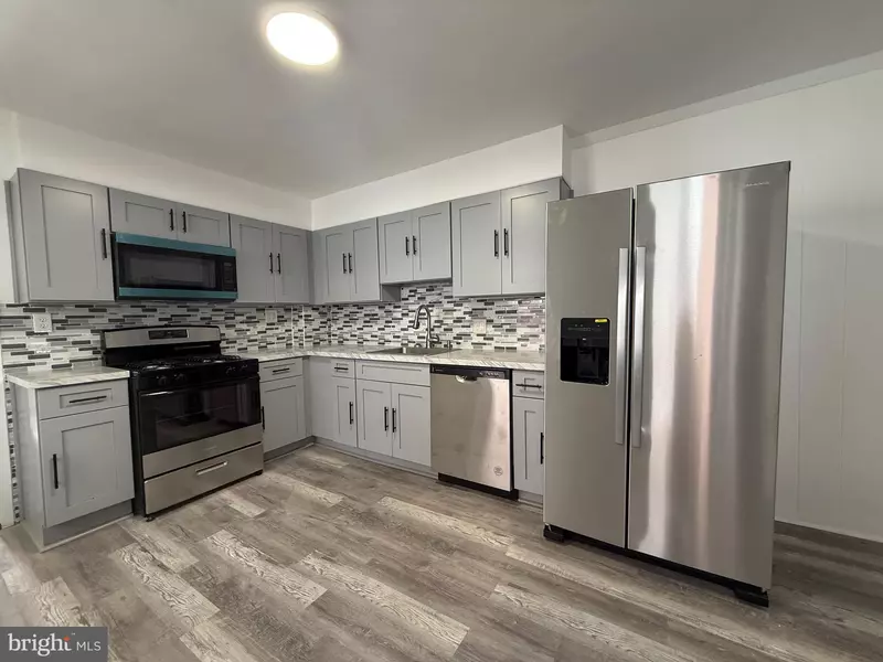 221 CLEVELAND ST, Bristol, PA 19007