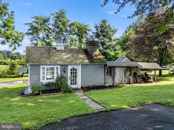 Elverson, PA 19520,28 W MAIN ST