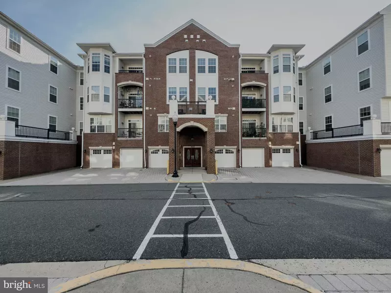 9202 CHARLESTON DR #405, Manassas, VA 20110