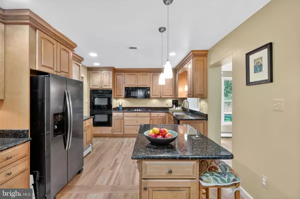 Vienna, VA 22180,431 CREEK CROSSING RD NE